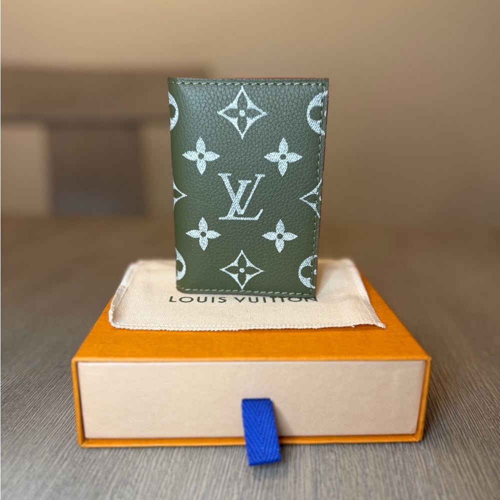 LV P9 Pocket Organizer